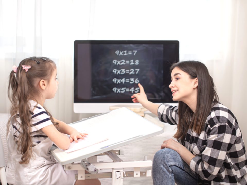 Anak belajar matematika