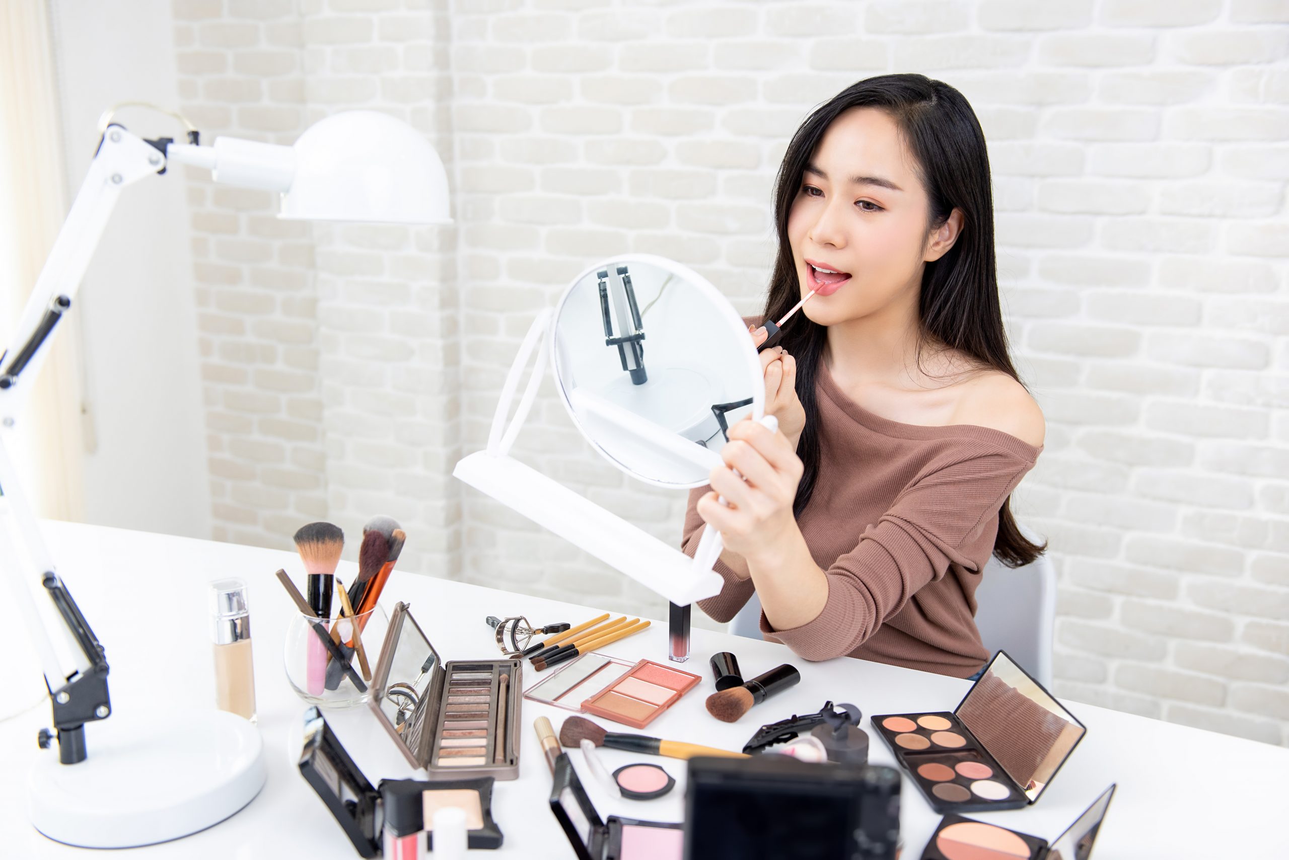Ciri makeup kedaluwarsa