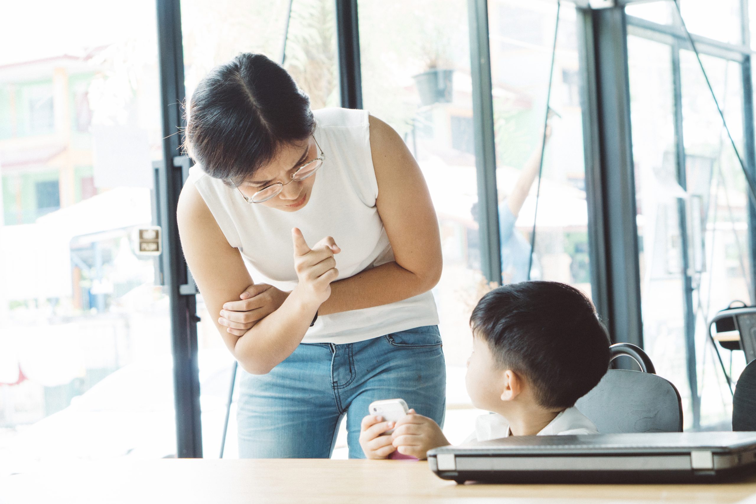 Menghukum anak yang berbohong
