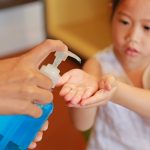 Membuat hand sanitizer sendiri di rumah