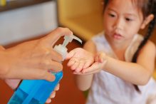 Membuat hand sanitizer sendiri di rumah
