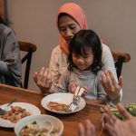 Cara membangunkan anak sahur