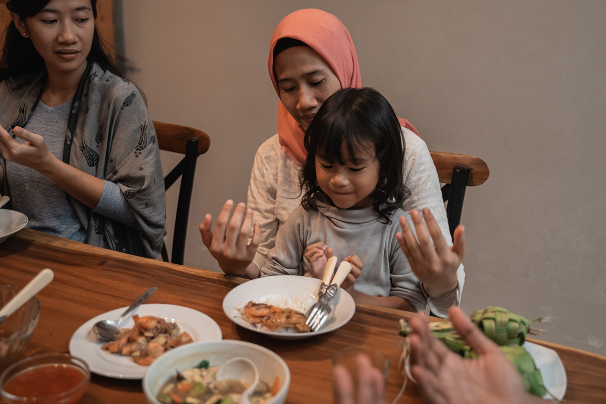 Cara membangunkan anak sahur