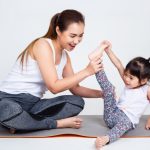 Olahraga bersama anak di rumah