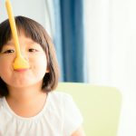 Anak suka mengemut makanan