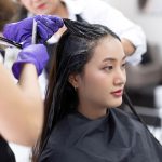Penyebab rambut rusak karena cat rambut dan bleaching