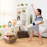 Bermain peran permainan anak di rumah