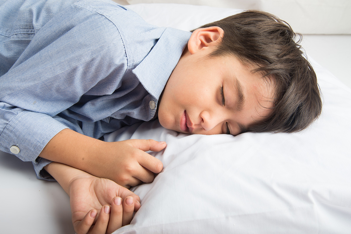 manfaat tidur siang bagi anak