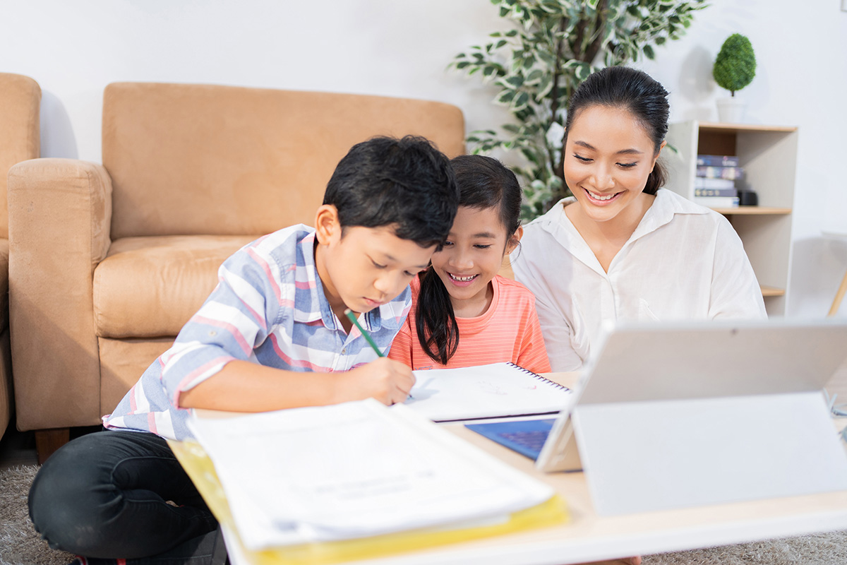 Cara melatih anak fokus sekolah online