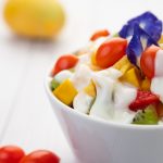 Salad buah camilan sehat untuk anak