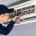 Cara membersihkan AC agar rumah tidak bau