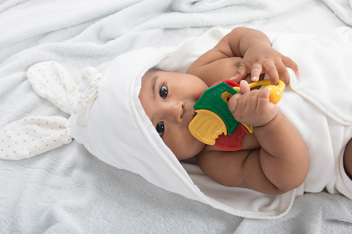 Tips memilih teether untuk bayi