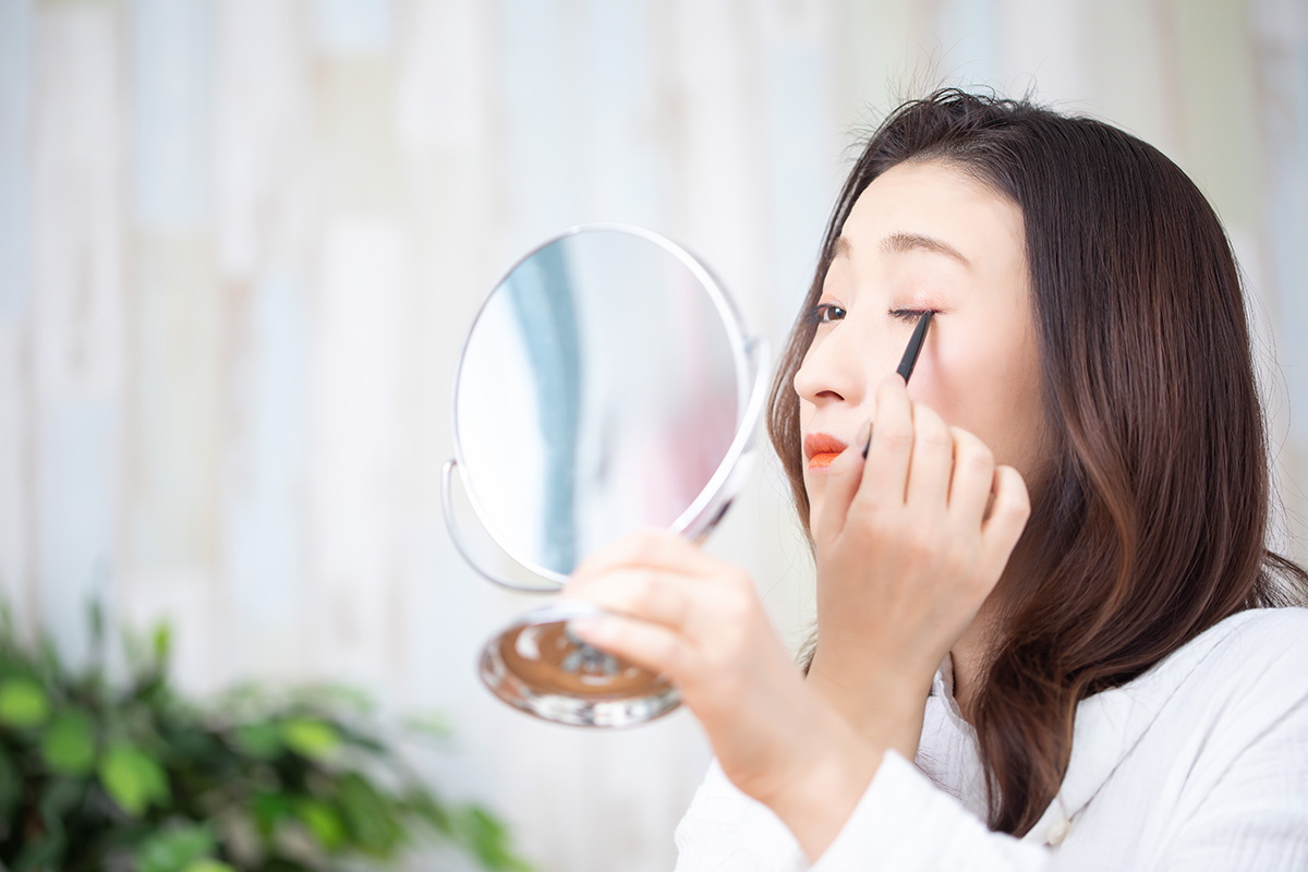 cara memaksimalkan warna eyeshadow
