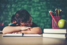 Mengatasi anak malas sekolah online