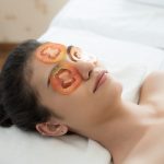 Masker tomat untuk mengatasi lingkaran hitam