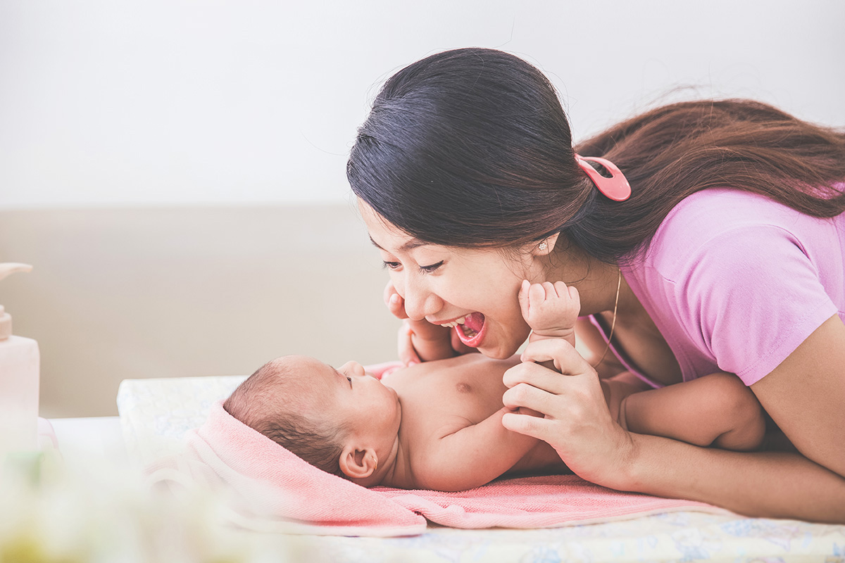 Mengajak bayi ngobrol