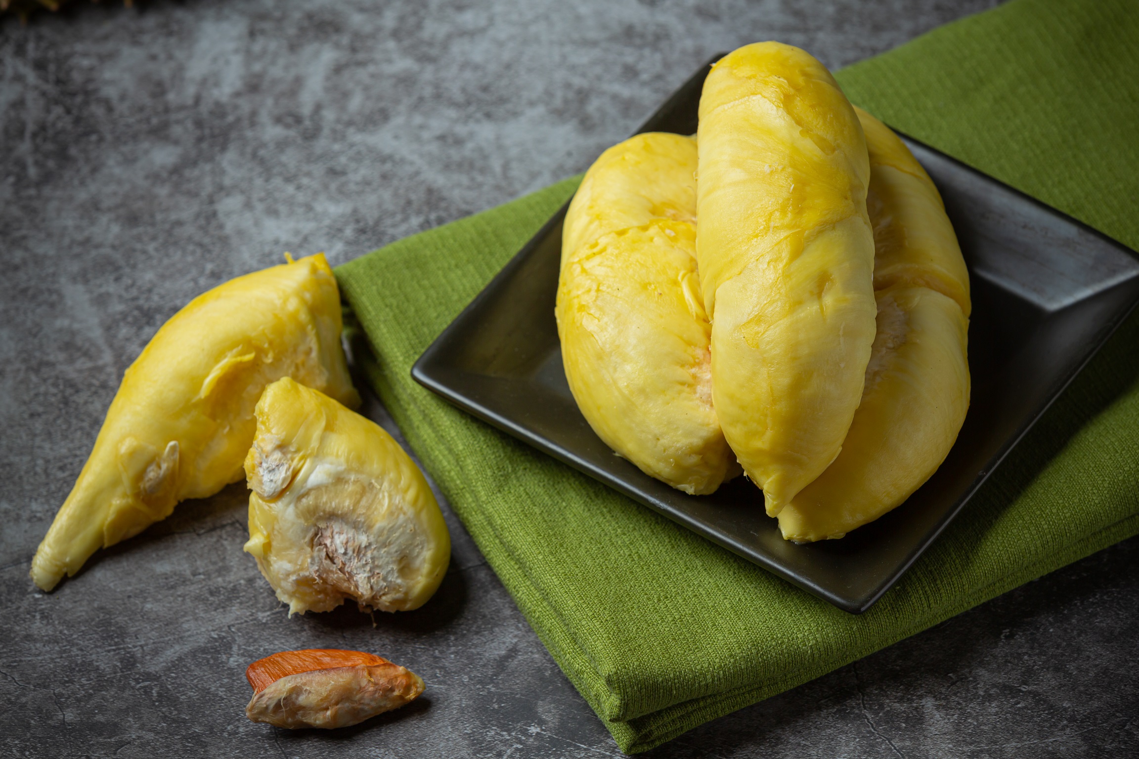 Ibu hamil makan durian
