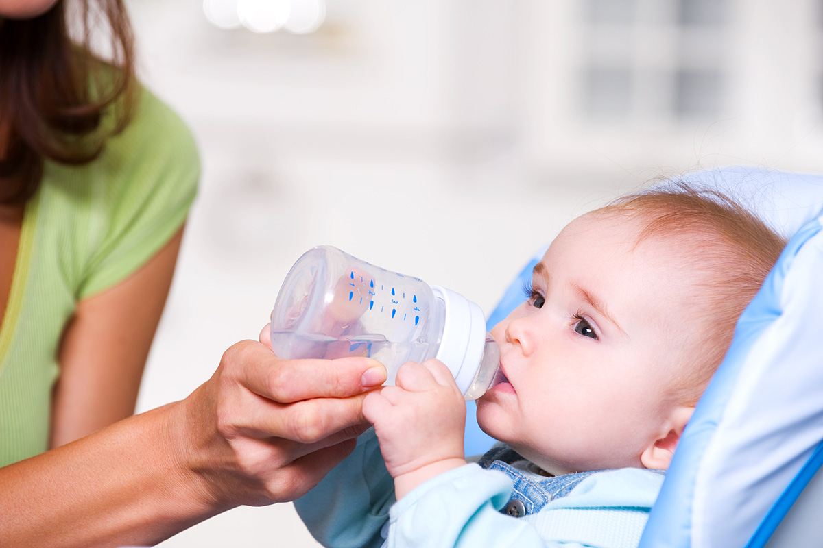 Bayi Minum Air Putih