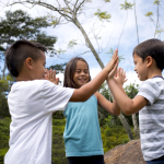Anak Mendapatkan Teman